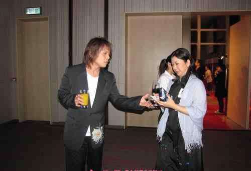 伍佰老婆 陈文佩伍佰结婚照 伍佰老婆陈文佩资料