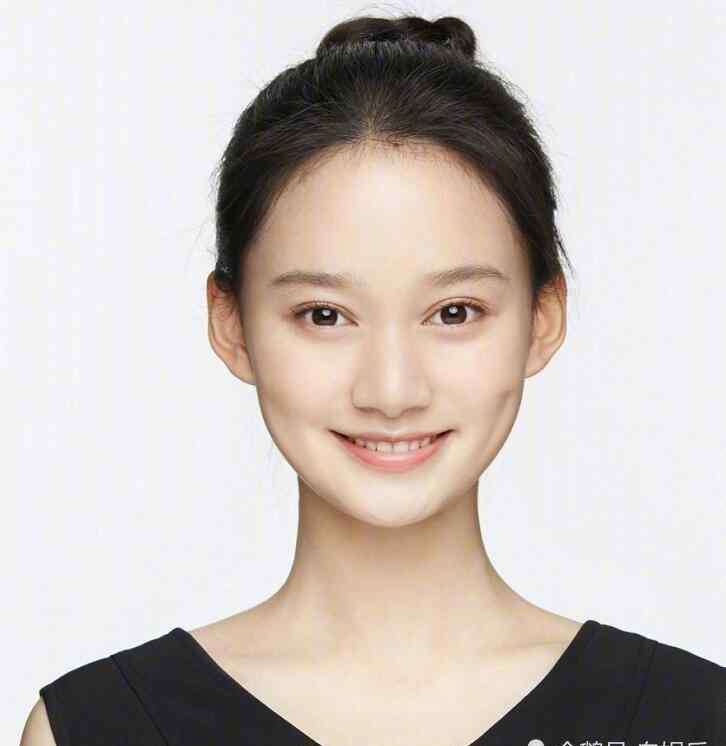 高中校花 “艺考之神”夏梦高中是校花？他拍镜头下，颜值太令人窒息