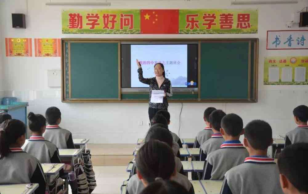 华阴市城关中学 华阴市城关中学来我县第四初级中学参观交流