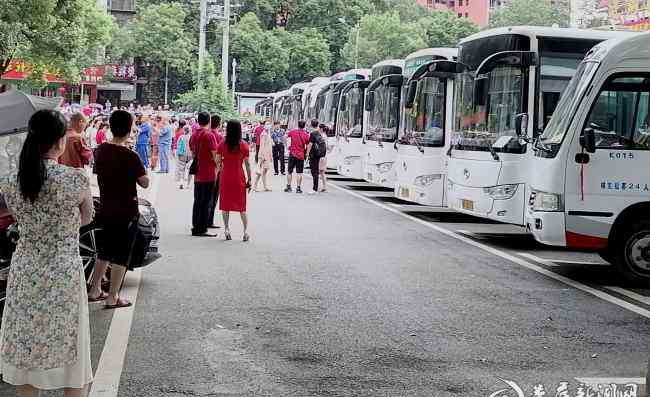 娄底五中 娄底市交警支队直属二大队为娄底五中学子高考保驾护航