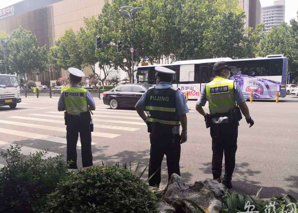 合肥九中 合肥九中考点：交警实时保证道路畅通