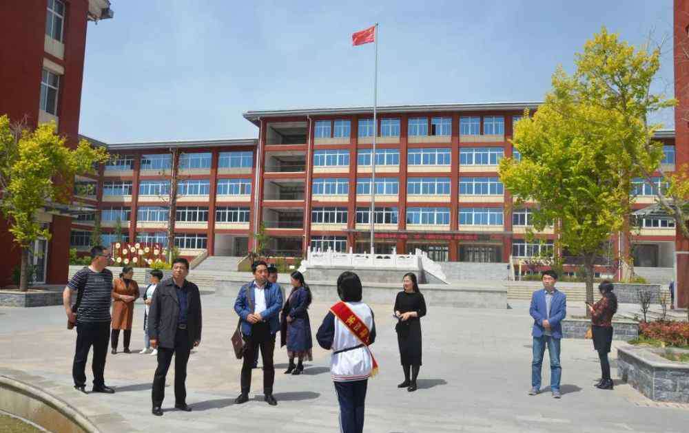 华阴市城关中学 华阴市城关中学来我县第四初级中学参观交流
