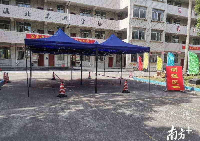 邓发纪念中学 邓发纪念中学老师们穿旗袍、红T，祝福都在这了！