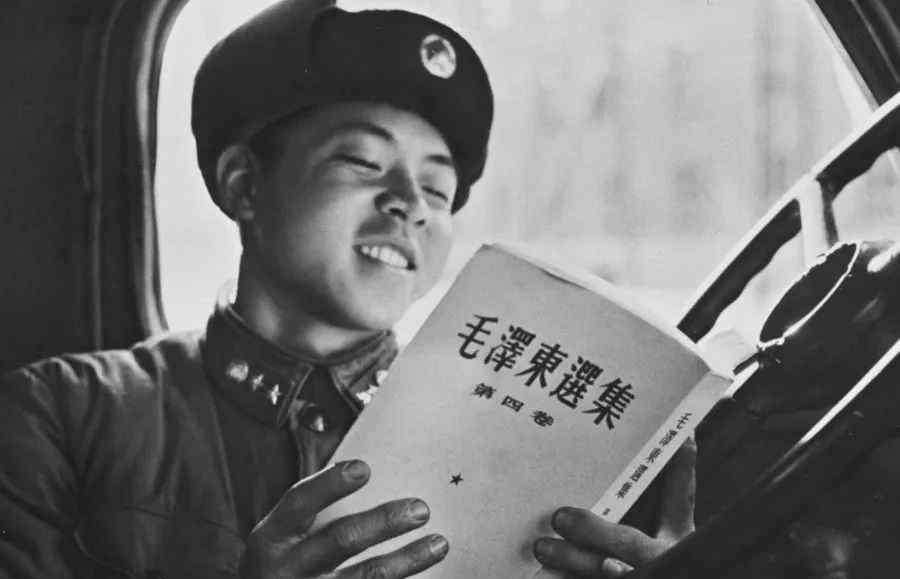 《雷锋日记》 重温《雷锋日记》，传承雷锋精神
