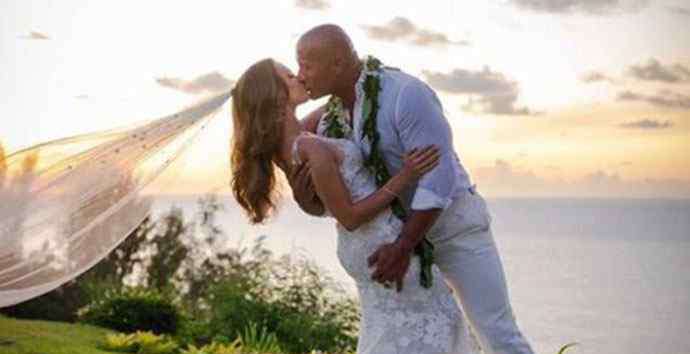 强森的老婆劳伦 巨石强森结婚 强森老婆资料和结婚照