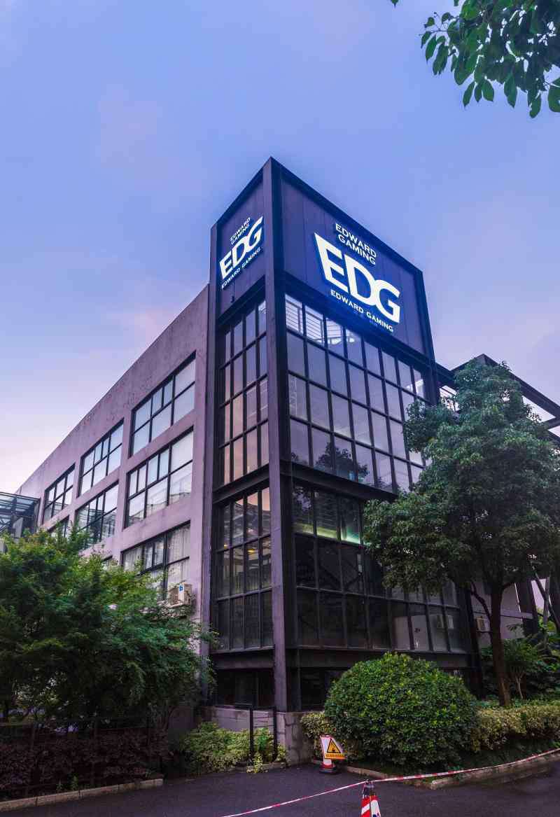 电竞国家队 走进电竞国家队：电竞产业成新宠，上海将落地国内首家可容纳近万人的专业电竞馆