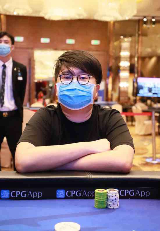 何佳 CPG上海选拔赛落幕 何佳欢喜提“大银龙”奖杯