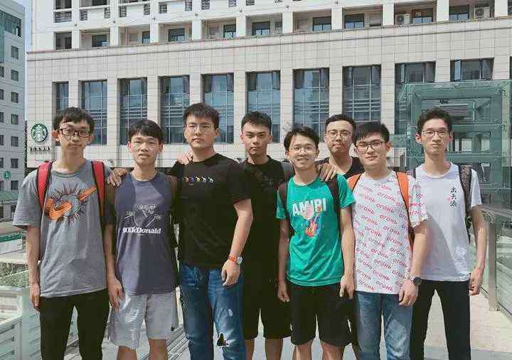 温州最帅男医生 “小姐姐！”温州帅男孩一伸手，视频刷爆朋友圈：这事能骄傲一辈子！