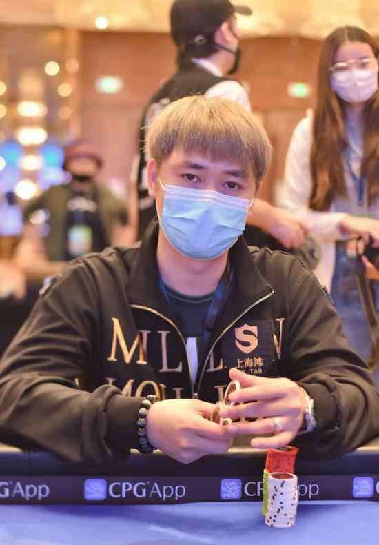 何佳 CPG上海选拔赛落幕 何佳欢喜提“大银龙”奖杯