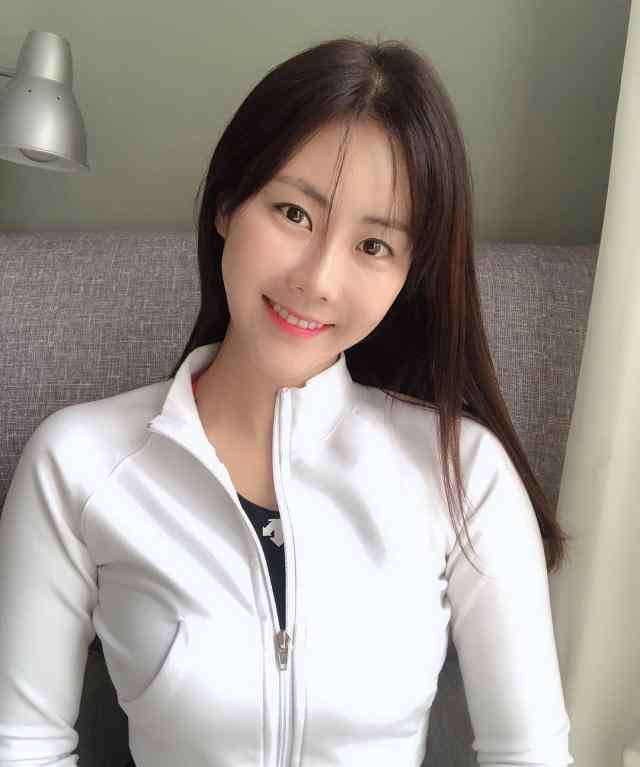 小胖妹 36岁健身13年曾经的小胖妹依旧年轻似少女