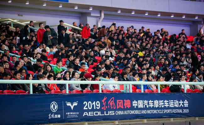 章鱼号 铁马战车列队 2019中国汽车摩托车运动大会开幕