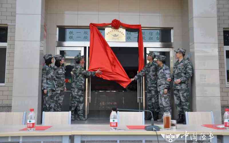 军中姐妹花 战斗吧，军中姐妹！炮兵防空兵学院女教员的当兵日记“很燃”