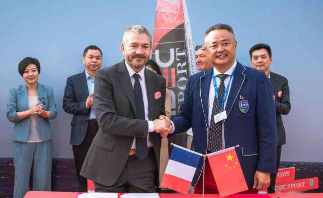 三体帆船 茹瓦永首抵中国 超级三体船伊德克号惊艳深圳湾