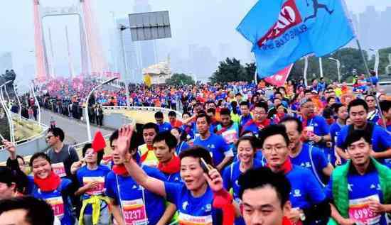 pk台 马拉松不文明行为PK台：你最反感哪种行为？