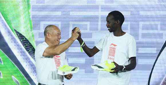 李宁跑步 李宁跑步尝试高端化转型 竞速跑鞋最高售价2099元