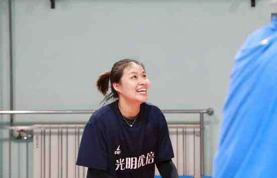卢湾体育馆 探班上海女排卢湾体育馆首训 拉尔森有了中国妹妹