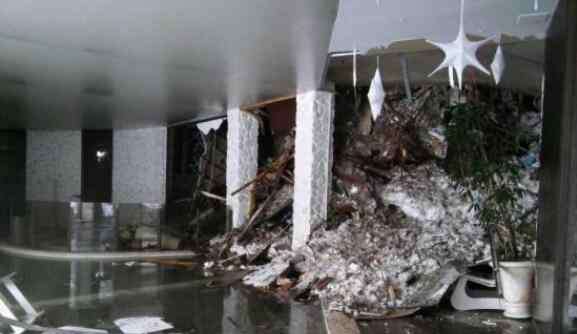 意大利地震引雪崩 意大利地震引雪崩致35人被埋死亡