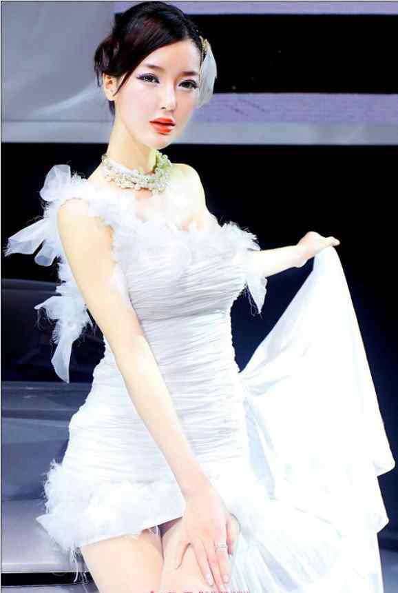李颖芝整容前 李颖芝是谁 李颖芝整容前图片分享