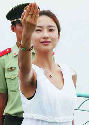 2013亚洲小姐 2013亚洲小姐冠军房星彤个人资料简历