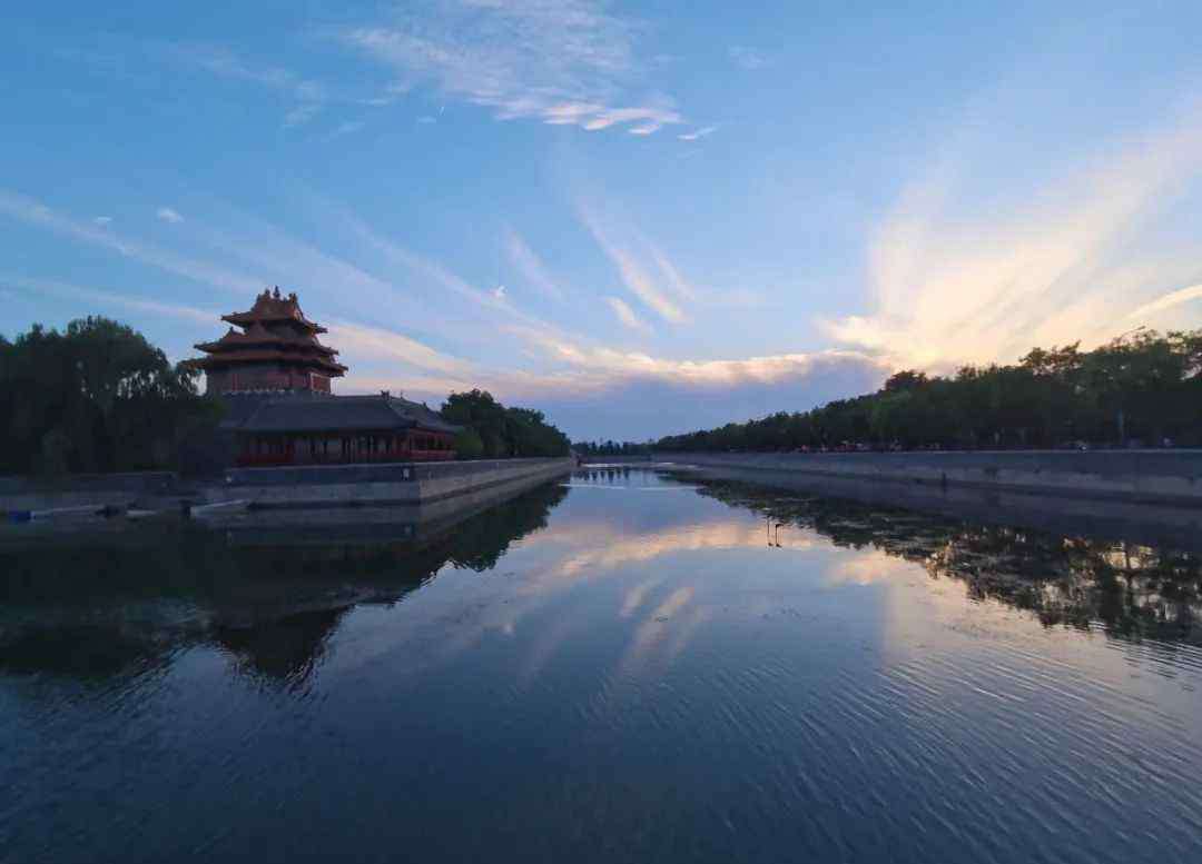 有凤来仪 有凤来仪？北京天空出现迤逦云霞，美翻了！