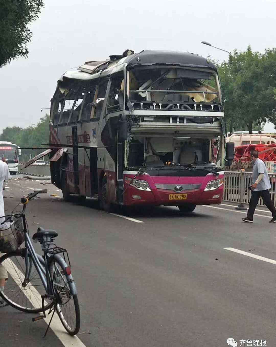 济南汽车爆炸 突发！济南小清河北路一客车疑似爆炸，周围居民楼玻璃被震碎