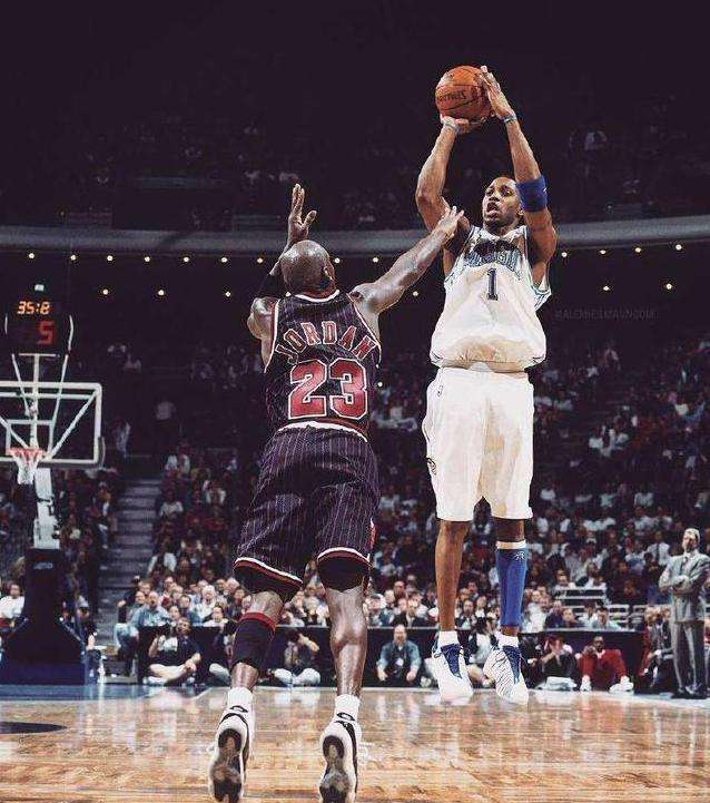 2003年nba全明星赛 2003年NBA全明星，麦迪艾弗森都愿意为乔丹让出首发，为什么乔丹偏偏接受卡特？