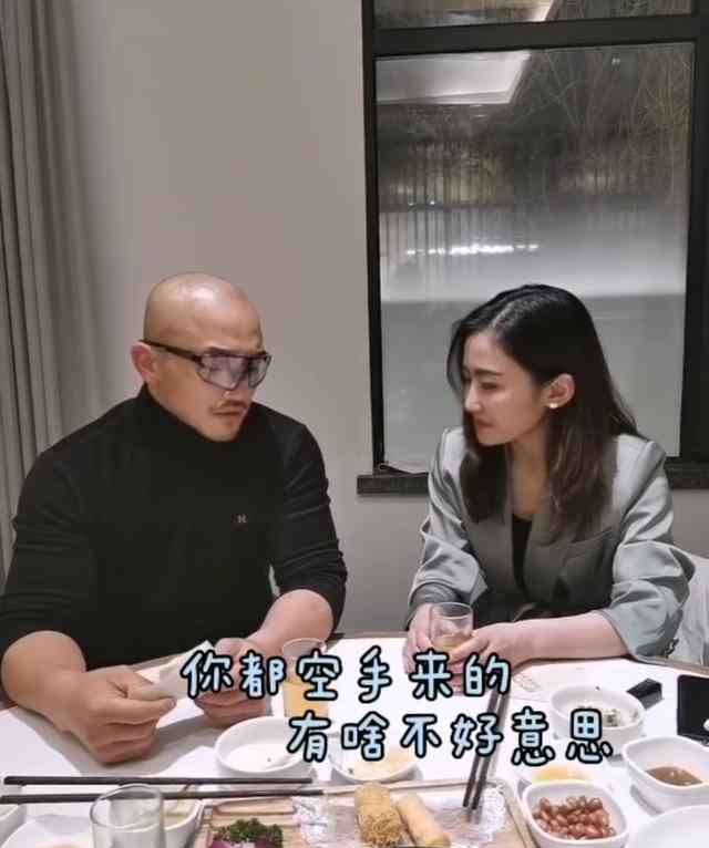 一龙和李景亮 武僧一龙被美女主持人灌醉？知情人：一龙喝多后痛骂了李景亮