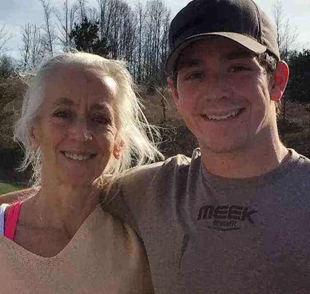撸一撸网 肌肉小伙带母亲一起撸铁，2年后，母亲身体发生如此惊人变化