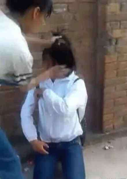 易县中海中学死人视频 初一女生被逼跪地 玉溪北城中学校园霸凌事件视频