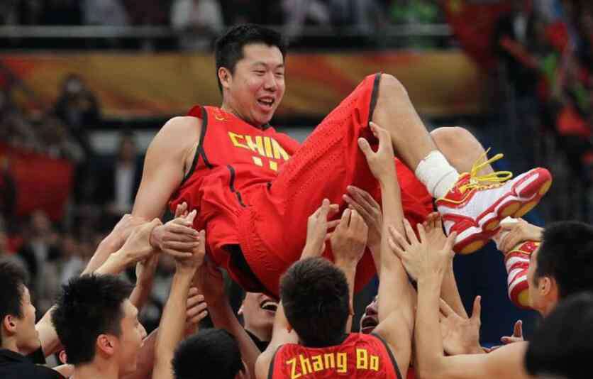 篮球人物 中国篮球界进入NBA的第一人——王治郅 曾入选中国篮坛50大杰出人物