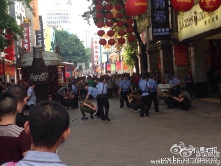 广州市北京路发生砍人事件：7统一着装人员追砍两男
