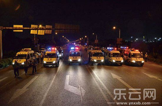 云南昆明出动200余警力围堵飙车