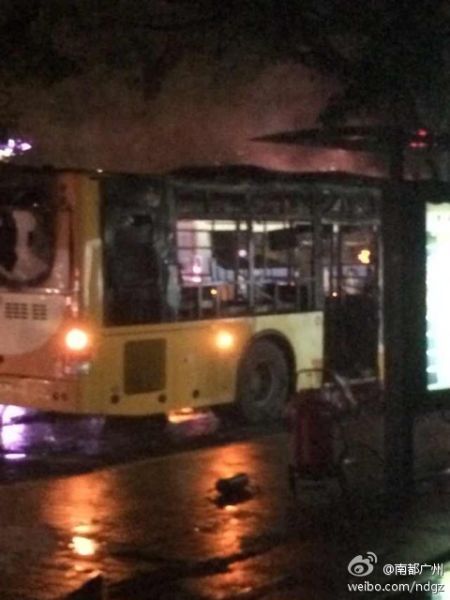 广州一辆公交车爆炸起火