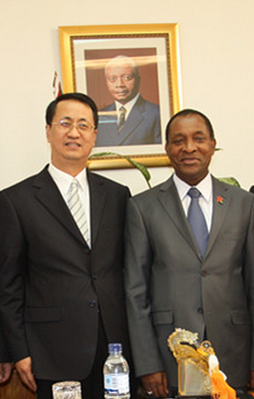 中油气勘探开发公司副总经理宋亦武拜访莫桑比克总理