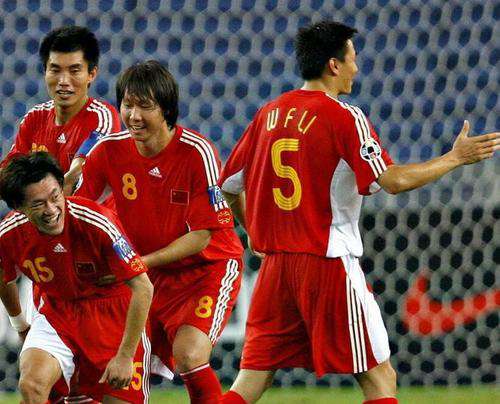 2007亚洲杯 国足2007年亚洲杯回顾，“超强国足”被朱广沪毁了