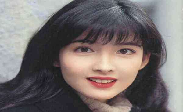 眼睛小却很漂亮的女星 中国眼睛最美的十大女星 杨幂排名第5，迪丽热巴必须有姓名