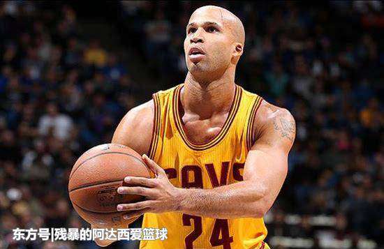 邓肯笑 NBA历史最奇葩的判罚,邓肯偷笑都是小事儿,抬胳膊就给T