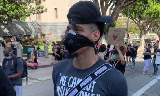 丹尼格林 湖人声援反种族歧视活动！丹尼格林参与游行，詹姆斯称赞震撼标语
