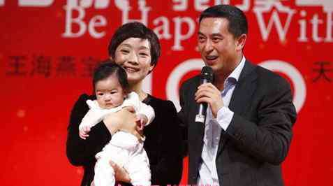 张嘉译第三任妻子 张嘉译有过几段婚姻 张嘉译现任老婆是谁