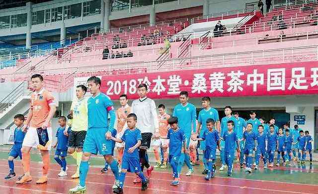 日之泉 两年收入5万5，房贷还不上，这就是基层中国足球