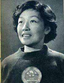 中国第一个乒乓球冠军 他是第一个乒乓球全国冠军，如今已离去50年了
