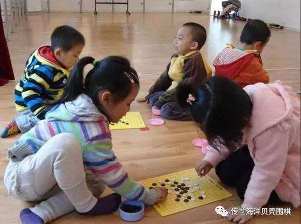 围棋学习 学围棋的孩子，成绩一般不会差！