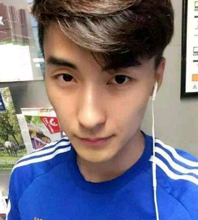 于垚辰 中国男排运动员于垚辰，集众多期望和关注于一身的他，一定会成为最亮的星