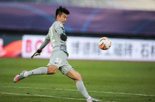 张修维 恒大对阵深足阵容浮出水面，艾克森、张修维成替补，22岁新星首发