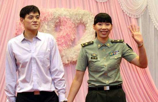 中国女篮身高排名 中国女篮第一中锋！1米97身高令人生畏，与丈夫从小认识生活幸福