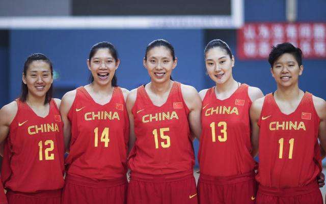 中国女篮身高排名 中国女篮第一中锋！1米97身高令人生畏，与丈夫从小认识生活幸福