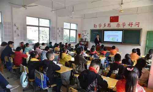 正杨 湖北赤壁市正扬小学三年级才开数学课 专家却称值得鼓励