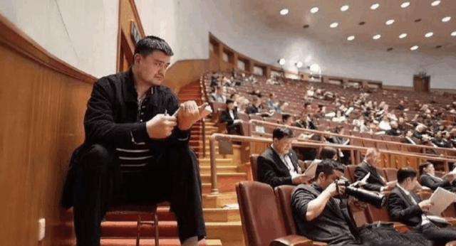 篮框高度 为何NBA的篮筐高度是3米05？姚明的回答证明，为啥他能立足NBA！