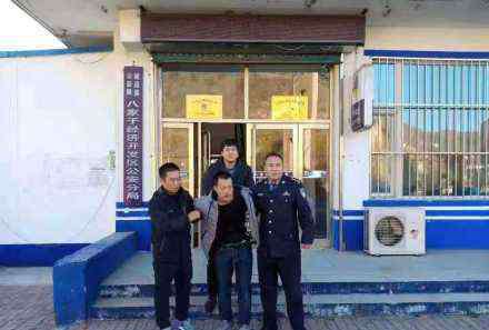 辽宁交通事故 葫芦岛建昌第二小学门口交通事故车祸现场图 多名小孩被撞
