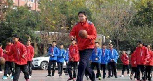 中国女篮身高 中国女篮迎来巨无霸新星！预测身高2米30，十年内可再现姚明时代